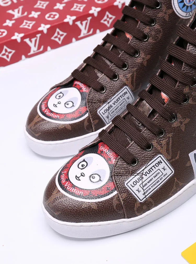 Factory price: 400💰 [LV] Animal series limited edition high-top sports shoes for men, L classic print, new autumn and winter style, original replica, 1:1 Counter quality, the fabric is Italian 🇮🇹 imported cowhide ➕🇮🇹 pure sheepskin lining ➕ original outsole, 🔍🔍 high quality, you can go in and out of the counter at will, welcome to compare, the outsole line will never be unglued, all sellers are welcome to sell in the picture above, can be shipped in one piece, code number: 38-44 (45 codes can be customized)